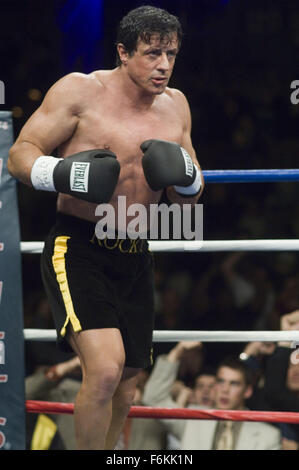 Data di rilascio: dicembre 20, 2006. Il titolo del filmato: Rocky Balboa. STUDIO: Columbia Pictures. Trama: Rocky Balboa viene fuori di pensionamento al passo nel ring per l'ultima volta e faccia il heavyweight champ Mason 'Linea' Dixon. Nella foto: Sylvester Stallone come Rocky Balboa. Foto Stock