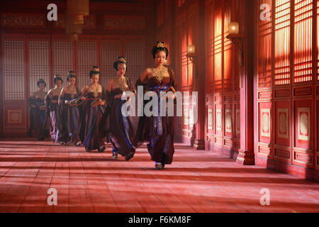 Data di rilascio: Gennaio 12, 2007. Il titolo del filmato: Man cheng jin dai Huang jin jia ("maledizione del fiore d'oro") - STUDIO: Sony Pictures Classics. Trama: Nel corso di cinese della dinastia Tang l'imperatore ha preso la principessa di una provincia vicina come moglie. Ella ha partorito due figli e sollevato il suo primogenito. Ora il suo controllo su il suo dominio è completa, tra cui la famiglia reale stessa. Nella foto: una scena del film. Foto Stock