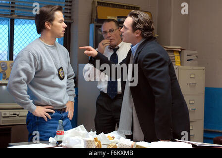 Data di rilascio: 12 ottobre 2007. Il titolo del filmato: siamo proprio la notte. STUDIO: Columbia Pictures. Trama: Una New York night club Manager tenta di salvare il fratello e padre dalla mafia russa ha colpito gli uomini. Nella foto: MARK WAHLBERG come Joseph Grusinsky e Joaquin Phoenix come Bobby verde. Foto Stock