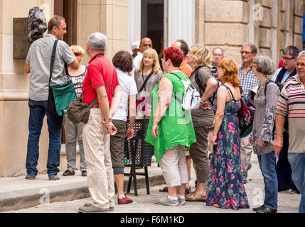 Una cassetta postale in bronzo nella forma di un leone, Correos y Telegraficos, La Habana, Cuba, Caraibi, America del Nord, l'Avana Foto Stock