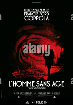 Data di rilascio: dicembre 14, 2007. Il titolo del filmato: giovani senza la gioventù. STUDIO: Sony Pictures Classics. Trama: Una storia di amore avvolti nel mistero. Impostare in Europa prima della seconda guerra mondiale, un timido professore è cambiato da un evento di cataclismi e esplora i misteri della vita. Nella foto: poster del filmato. Foto Stock