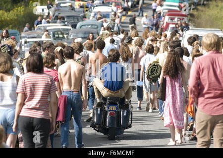 Data di rilascio: agosto 28, 2009. Il titolo del filmato: Assunzione di Woodstock. STUDIO: Focus Features. Trama: un uomo che lavora presso i suoi genitori per motel nelle Catskills Mountains inavvertitamente mette in moto la generazione-la definizione di concerto nell'estate del 1969. Nella foto: . Foto Stock