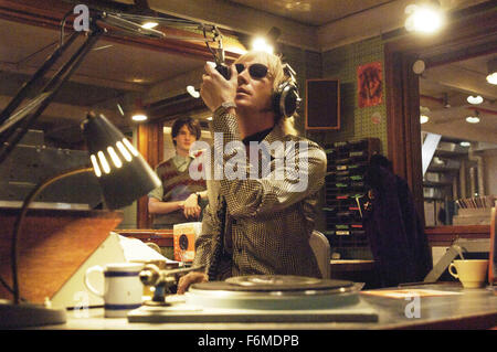 Data di rilascio: 13 novembre 2009. Il titolo del filmato: la barca che ha oscillato aka radio pirata. STUDIO: Focus Features. Trama: un periodo commedia su un sistema illegale di stazione radio nel Mare del Nord negli anni sessanta. Nella foto: RHYS IFANSEas Angus 'il dado' Nutsford Foto Stock