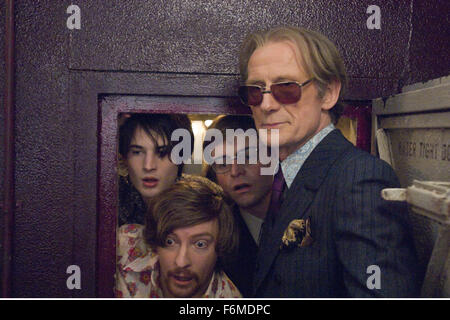 Data di rilascio: 13 novembre 2009. Il titolo del filmato: la barca che ha oscillato aka radio pirata. STUDIO: Focus Features. Trama: un periodo commedia su un sistema illegale di stazione radio nel Mare del Nord negli anni sessanta. Nella foto: Bill Nighy come Quentin Foto Stock