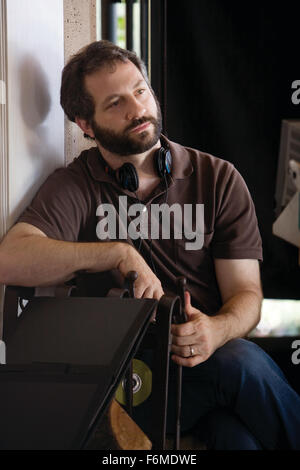 Data di rilascio: 31 luglio 2009. Il titolo del filmato: Funny People. STUDIO: Universal Pictures. Trama: George è un grande successo in stand up comico che impara che egli ha una incurabile malattia del sangue ed è determinato a meno di un anno di vita. Ira è una lotta di up-e-prossimi alzarsi comico che lavora in un deli e ha ancora capire la sua identità dal palco. Una notte, queste due eseguire allo stesso club e George prende avviso di ira. George ingaggia l'Ira per essere suoi semi-assistente personale come pure il suo amico. Nella foto: Judd Apatow il direttore. Foto Stock