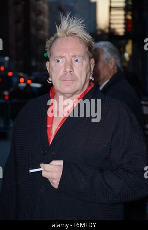 New York, NY, STATI UNITI D'AMERICA. 17 Nov, 2015. John Lydon, alias Johnny Rotten fuori e circa per celebrità Candids - MER, il Gramercy Park Hotel di New York, NY Novembre 17, 2015. Credito: Derek Storm/Everett raccolta/Alamy Live News Foto Stock