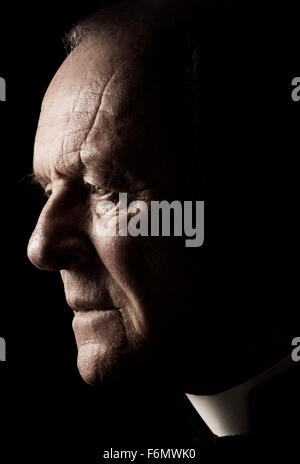 Data di rilascio: Gennaio 28, 2011 il titolo del filmato: il rito STUDIO: New Line Cinema direttore: Mikael Hafstrom trama: Un sacerdote americano viaggi in Italia per studiare presso una scuola di esorcismo nella foto: Anthony Hopkins come Padre Lucas (credito Immagine: c New Line Cinema/Entertainment Immagini) Foto Stock