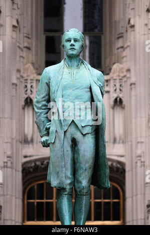Il Nathan Hale statua al di fuori di Chicago Tribune torre lungo North Michigan Avenue. Chicago, Illinois, Stati Uniti d'America. Foto Stock
