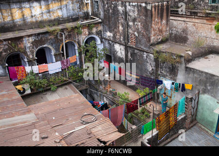 Dacca in Bangladesh 17 Novembre: Vista del vecchio edificio in vecchio Dhaka il 17 novembre 2015. Vecchia Dacca è un termine utilizzato per fare riferimento al vecchio centro storico della città di Dacca, capitale del Bangladesh moderno. Essa è stata fondata nel 1608 come Jahangir Nagar, la capitale del Bengala Mughal. Foto Stock