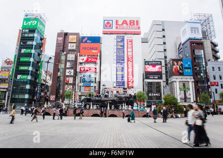 Locomotiva a vapore, nella parte anteriore della stazione di Shimbashi,Minato-Ku,Tokyo Giappone Foto Stock