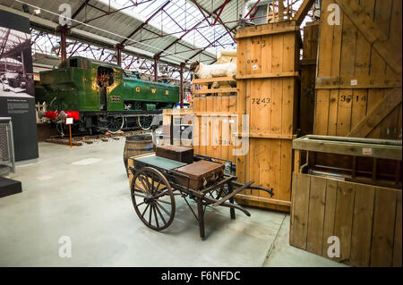 Le merci nella zona del GWR Steam Museum in Swindon Regno Unito Foto Stock