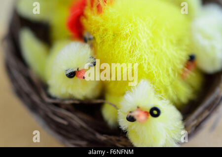 Pasqua Pollo al cestello Foto Stock