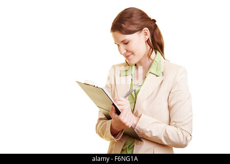 Felice allenatore femmina holding appunti e penna Foto Stock