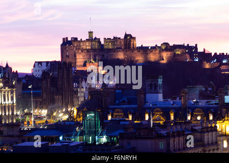 Il Castello di Edimburgo vista da Calton Hilll Foto Stock