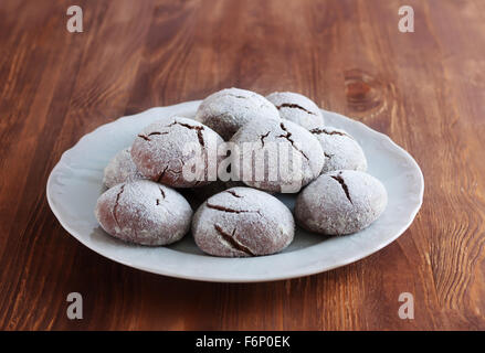 Brownie crinkle cookies. Zucchero a velo pasta frolla al cioccolato Foto Stock