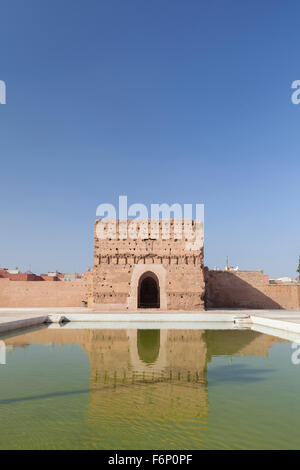 Il pubblico pavilion e piscina, Palazzo El Badi, Marrakech, Marocco Foto Stock