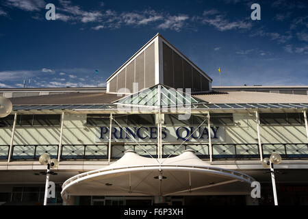 Regno Unito, Inghilterra, nello Yorkshire, Hull, Princes Dock Shopping Centre, Princes Dock Street ingresso Foto Stock