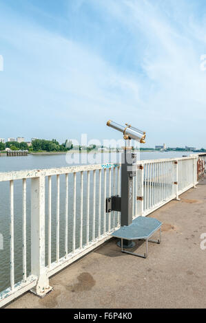 Belgio, Anversa, telescopio di osservazione presso il fiume Schelda quays Foto Stock