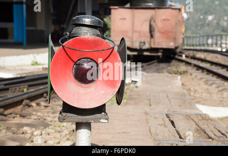 Lampada di segnalazione del Kalka-Shimla Ferrovia a Shimla stazione ferroviaria Foto Stock