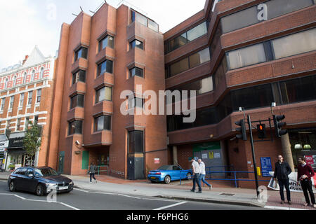 Camden, Londra, Regno Unito. Xviii Nov, 2015. Il primo alloggiamento e cura sociale uffici di Camden Consiglio nel West Hampstead ora occupata dalla Camden Mothership progetto. Credito: Mark Kerrison/Alamy Live News Foto Stock