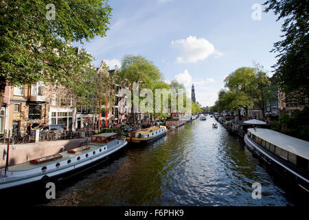 Canale Prinsengracht in Amsterdam, un assolato pomeriggio estivo. Foto Stock