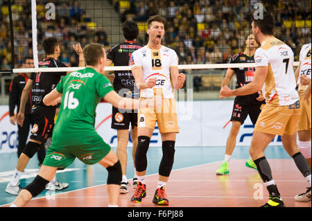 Lodz, Polonia. 18 Novembre, 2015. Nicolas Marechal di PGE Skra Belchatów nella foto durante la partita contro la Cucine Lube Civitanova nel 2016 CEV DenizBank Champions League. Cucine Lube batte Skra Belchatow 3-1. Credito: Marcin Rozpedowski/Alamy Live News Foto Stock