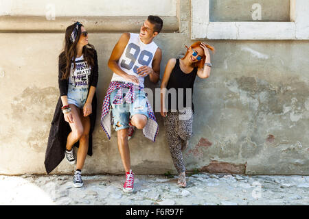 I giovani in stile hippie fashion Foto Stock