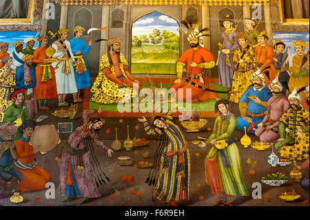 Affresco, banchetto con ragazze danza, Shah Tahmasp riceve l'Indiano imperatore Mughal Homayun, 1544, Chehel Sotoun Foto Stock