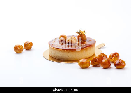 Crostata con caramello e nocciole Foto Stock