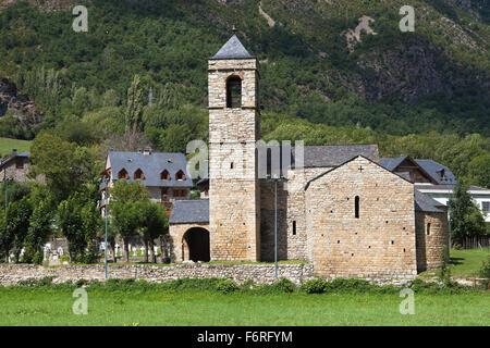 La chiesa romanica di Sant Feliu in Barruera, Vall de Boi, la Catalogna. Foto Stock