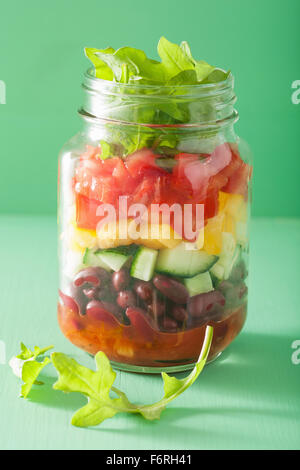Fagiolo vegano insalata di verdure a mason jar Foto Stock