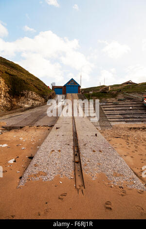 Scialuppa di salvataggio vecchio scalo stazione Nord sbarco Flamborough Head Yorkshire England Regno Unito Flamboro testa modo slittamento lancio Foto Stock