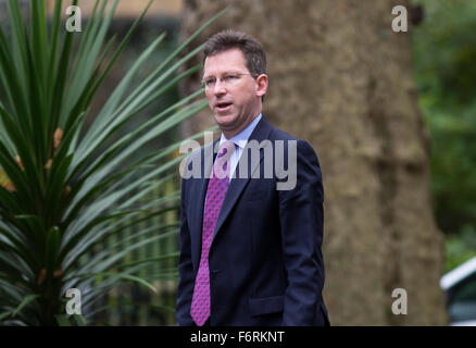 Il procuratore generale Jeremy Wright QC arriva a Downing street settimanale per la riunione del gabinetto Foto Stock