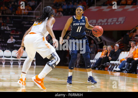 18 novembre 2015: Pagina Teniya #11 della Penn State Lady Lions porta la palla in alto tribunale contro te'a Cooper #20 del Tennessee Lady volontari durante il NCAA pallacanestro tra la University of Tennessee Lady volontari e Penn State Lady Lions a Thompson Boling Arena a Knoxville TN Tim Gangloff/CSM Foto Stock