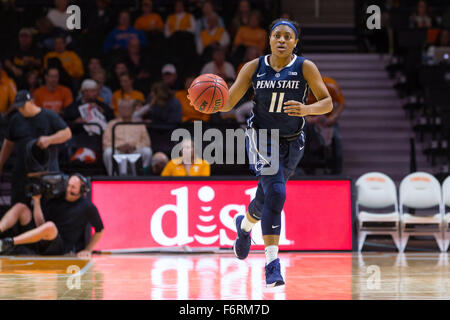 18 novembre 2015: Pagina Teniya #11 della Penn State Lady Lions porta la palla in alto tribunale durante il NCAA pallacanestro tra la University of Tennessee Lady volontari e Penn State Lady Lions a Thompson Boling Arena a Knoxville TN Tim Gangloff/CSM Foto Stock