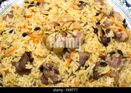 Pilaf - orientale piatto di riso cotto con carne di olio e spezie Foto Stock