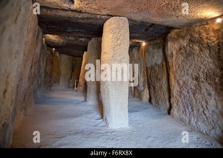 Dolmen de Menga, età del bronzo sepoltura camera (dolmen), Antequera, Málaga Foto Stock