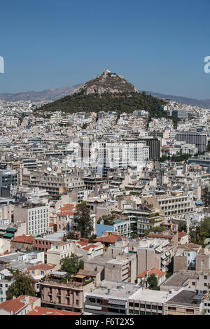 Vista aerea del paesaggio urbano di Atene e la montagna, Attica, Grecia Foto Stock
