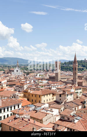 Torri del Museo Nazionale del Bargello e Badia Florentina, con la Basilica di Santa Croce a sinistra, Firenze, Italia. Foto Stock