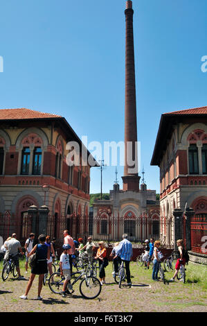 L'Italia, Lombardia, Crespi d'Adda, Sito del Patrimonio Mondiale, villaggio operaio, Turisti Foto Stock