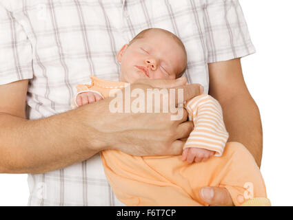 Un bambino sdraiato sul suo padre il suo braccio, sfondo bianco, isolato Foto Stock