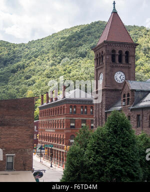 Il carbonio county court house torre dell'orologio. Il carbonio County Court House e Susquehanna St e la Lehigh del carbone e navigazione Foto Stock