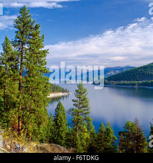 autunno al lago di koocanusa vicino libby, montana Foto Stock