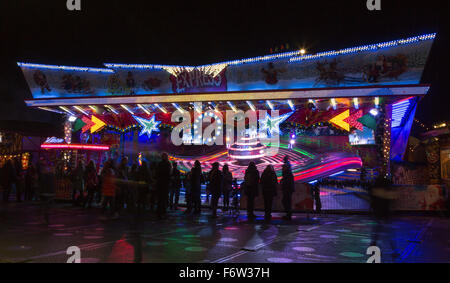 Londra, Regno Unito. Il 19 novembre 2015. Fairground Ride. Hyde Park Winter Wonderland si apre con molte attrazioni come giostre, mercatini di Natale, un circo e una birra bavarese Village. La fiera è aperta fino al 3 gennaio 2016. Credito: Immagini vibranti/Alamy Live News Foto Stock