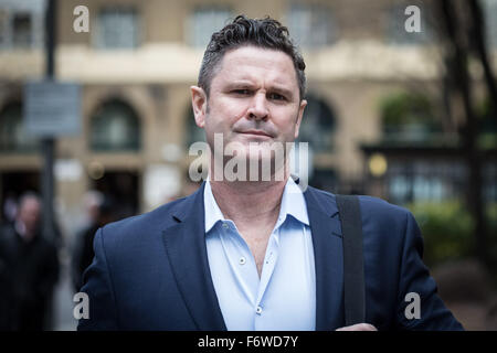 Londra, Regno Unito. Xx Novembre, 2015. Cricketer Chris Cairns arriva a Southwark Crown Court di continuare il suo processo di tasse di match di fissaggio e spergiuro Credito: Guy Corbishley/Alamy Live News Foto Stock