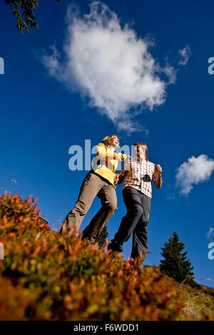 Gli escursionisti in autunno, Planai, Schladming, Stiria, Austria Foto Stock