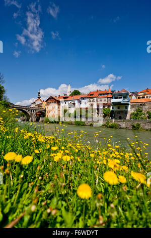 Vista sul fiume Mur alla città vecchia, Murau, Stiria, Austria Foto Stock