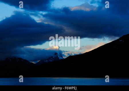 Vista sul fiordo di Martinez a Monte Buckland, Cordillera Darwin, Tierra del Fuego, Cile Foto Stock