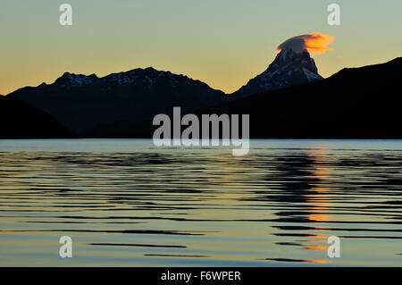 Vista sul fiordo di Martinez a Monte Buckland, Cordillera Darwin, Tierra del Fuego, Cile Foto Stock