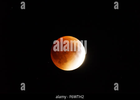 Eclissi lunare totale e supermoon la stessa notte Foto Stock
